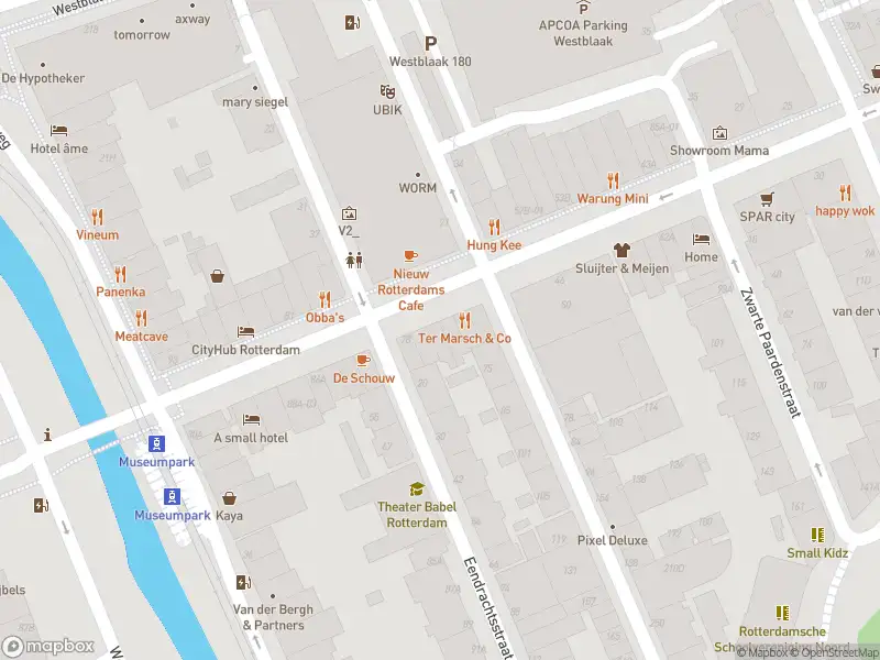 Ambulance met grote spoed naar de Witte de Withstraat in Rotterdam