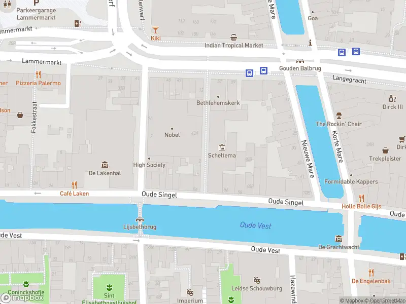 Ambulance met gepaste spoed naar de Marktsteeg in Leiden