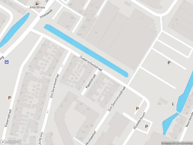 Ambulance met gepaste spoed naar de Kapelstraat in Volendam