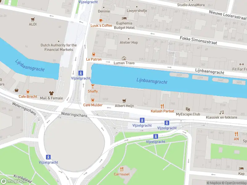 Ambulance met grote spoed naar de Leidseplein in Amsterdam