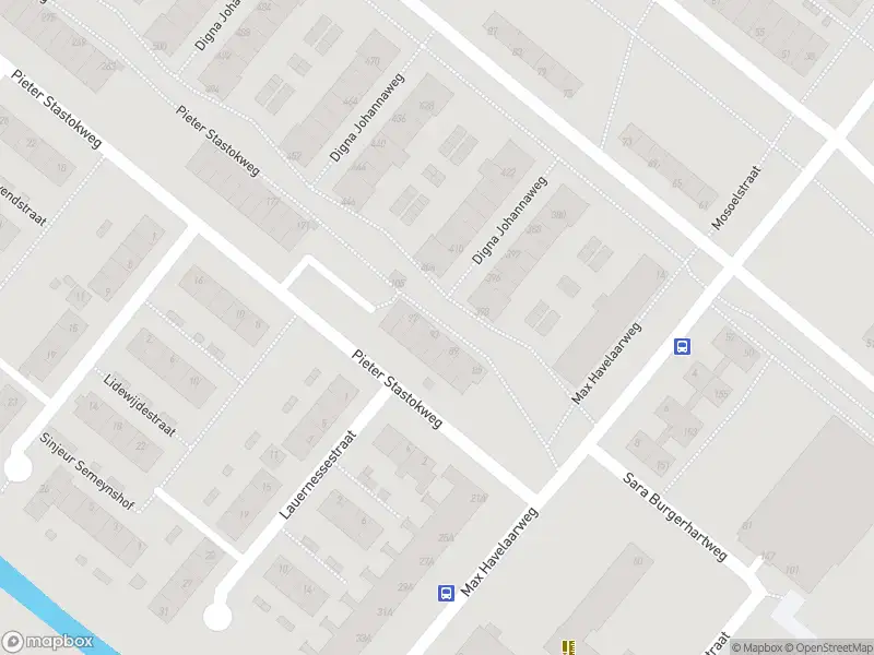 Ambulance met gepaste spoed naar de Pieter Stastokweg in Hoogvliet Rotterdam