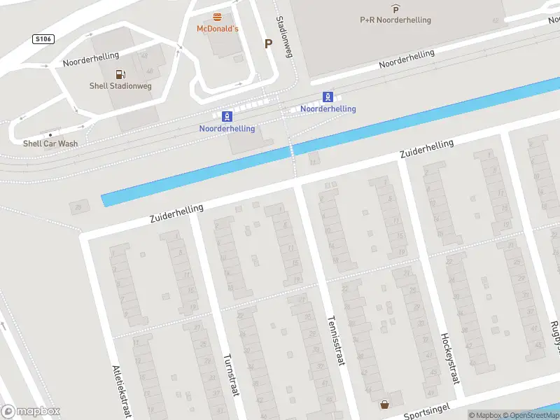 Ambulance met grote spoed naar de Tennisstraat in Rotterdam