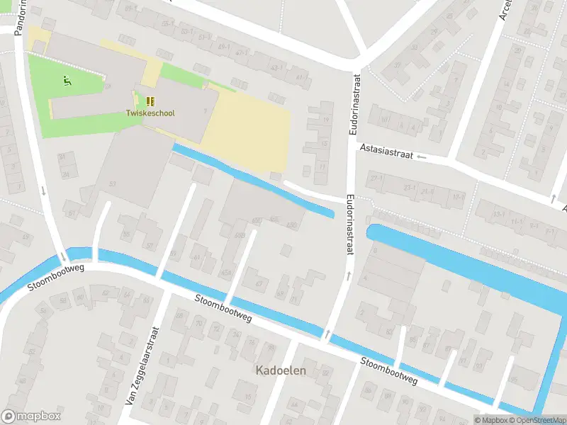 Ambulance met gepaste spoed naar de Eudorinastraat in Amsterdam