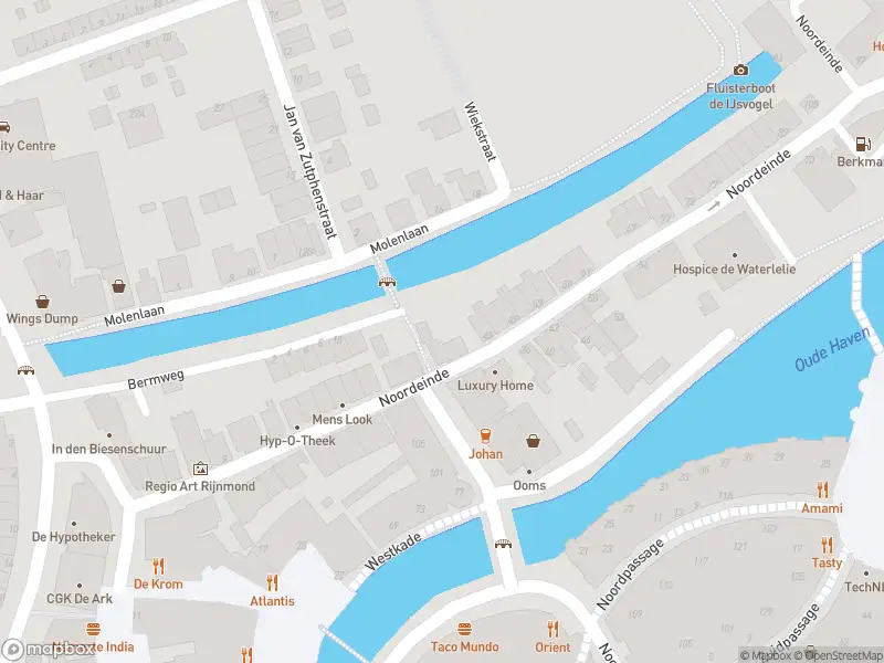 Ambulance met grote spoed naar de Noordeinde in Spijkenisse