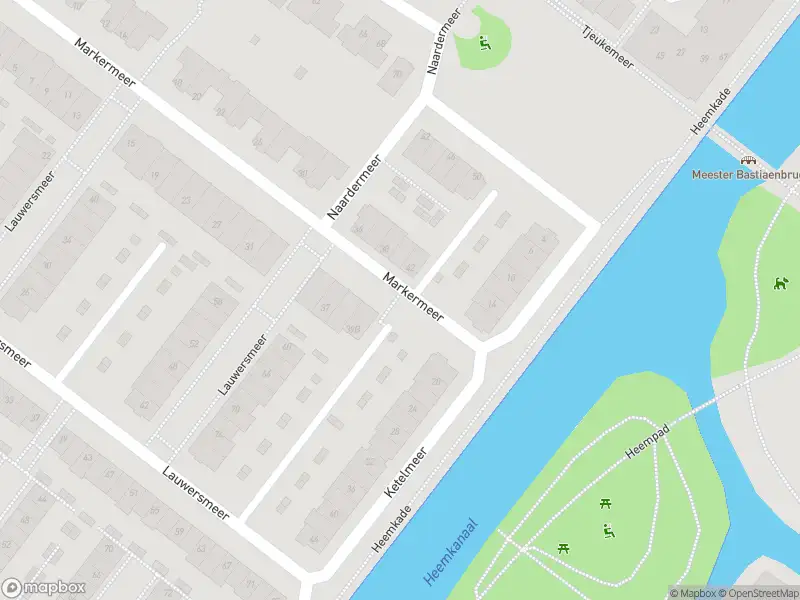 Ambulance met grote spoed naar de Markermeer in Zoetermeer