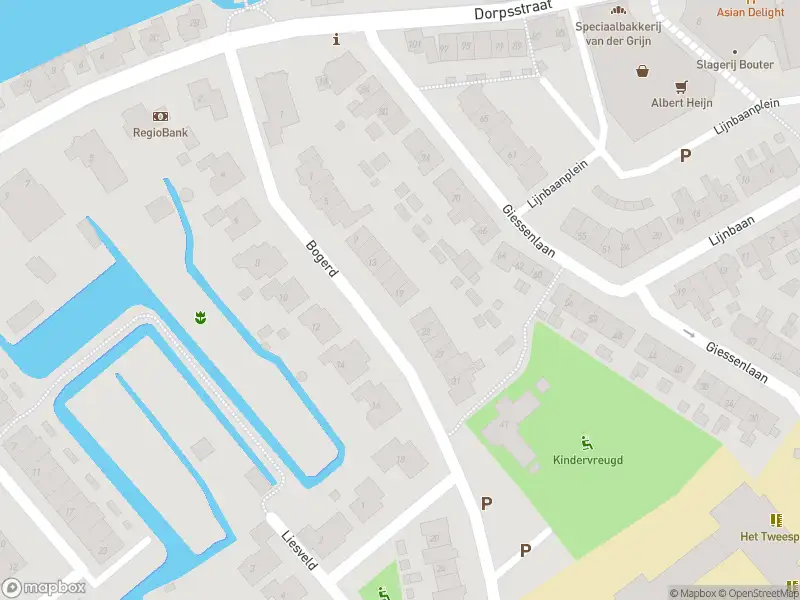 Ambulance met grote spoed naar de Bogerd in Giessenburg