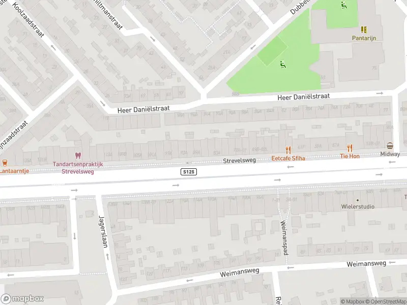 Ambulance met grote spoed naar de Strevelsweg in Rotterdam