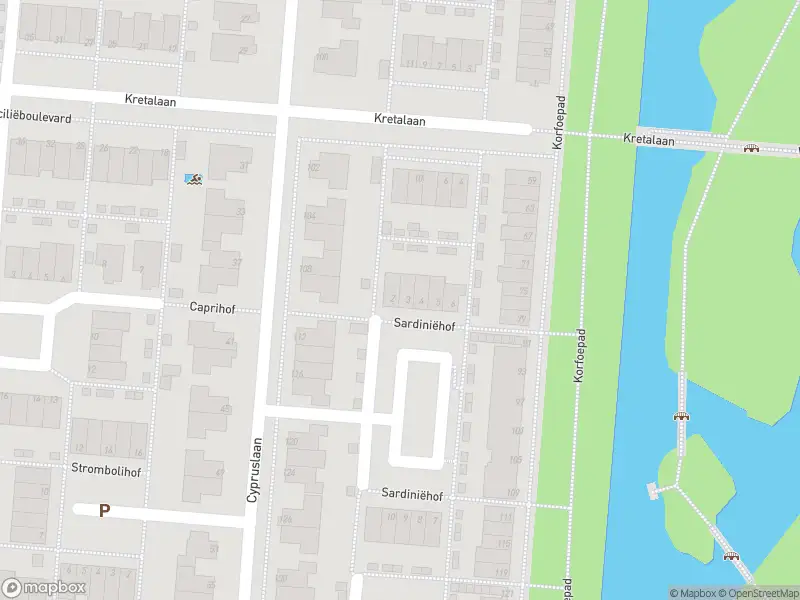 Brandweer met gepaste spoed naar de Sardiniëhof in Rotterdam