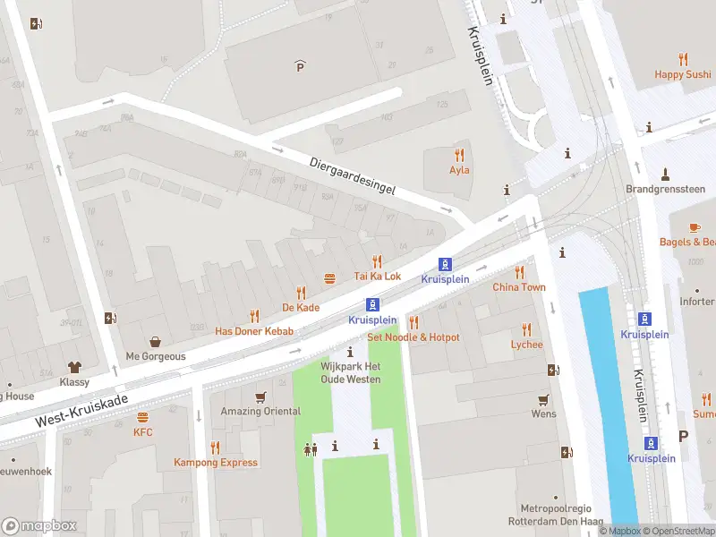 Ambulance met gepaste spoed naar de West-Kruiskade in Rotterdam