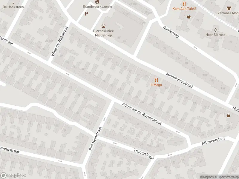 Ambulance met grote spoed naar de Admiraal de Ruyterstraat in Sliedrecht