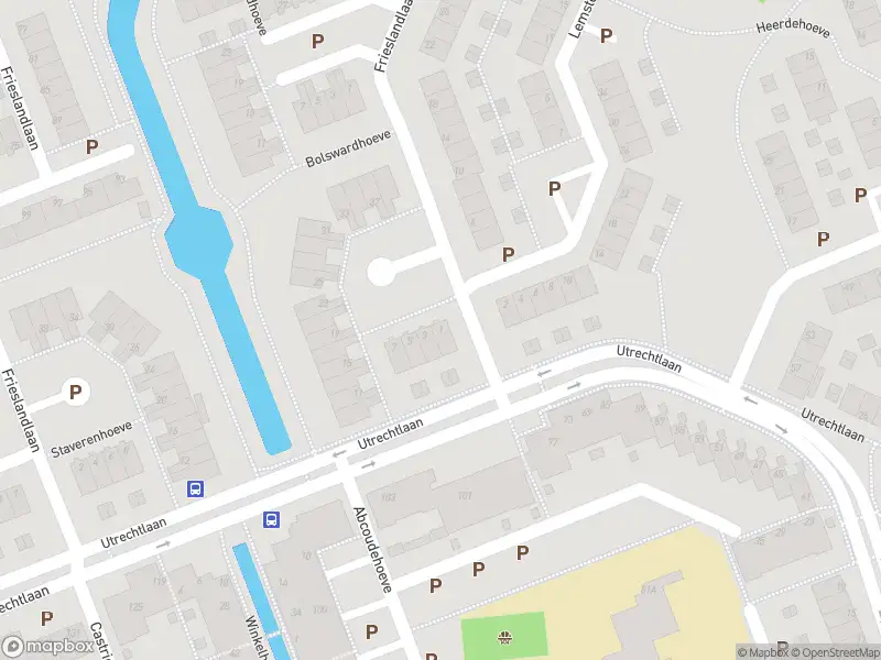 Ambulance met grote spoed naar de Gaasterlandhoeve in Vlaardingen