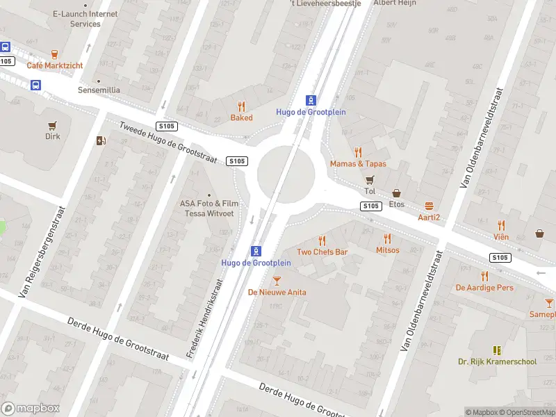 Ambulance met gepaste spoed naar de Hugo de Grootplein in Amsterdam