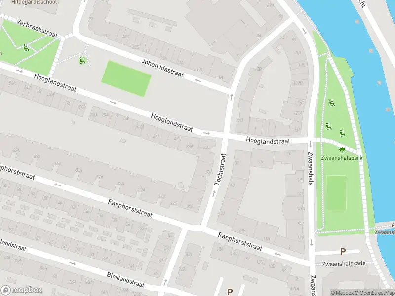 Ambulance met gepaste spoed naar de Hooglandstraat in Rotterdam