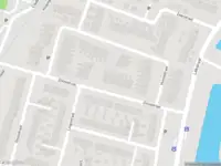 Brandweer met grote spoed naar de Roerstraat in Oost-Souburg vanwege gebouwbrand