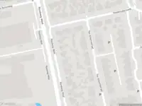 Brandweer met grote spoed naar de Van Kleffensstraat in Dokkum vanwege voertuigbrand