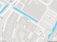 Ambulance met gepaste spoed naar de Kapelstraat in Volendam