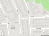 Brandweer met grote spoed naar de Leliestraat in Helmond vanwege voertuigbrand