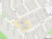 Brandweer met grote spoed naar de Bloemhof in Bussum vanwege voertuigbrand