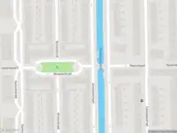 Ambulance met grote spoed naar de Maaseikstraat in Amsterdam