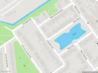 Ambulance met grote spoed naar de Vijver Noord in Delft