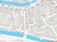 Ambulance met gepaste spoed naar de Grote Spuistraat in Dordrecht