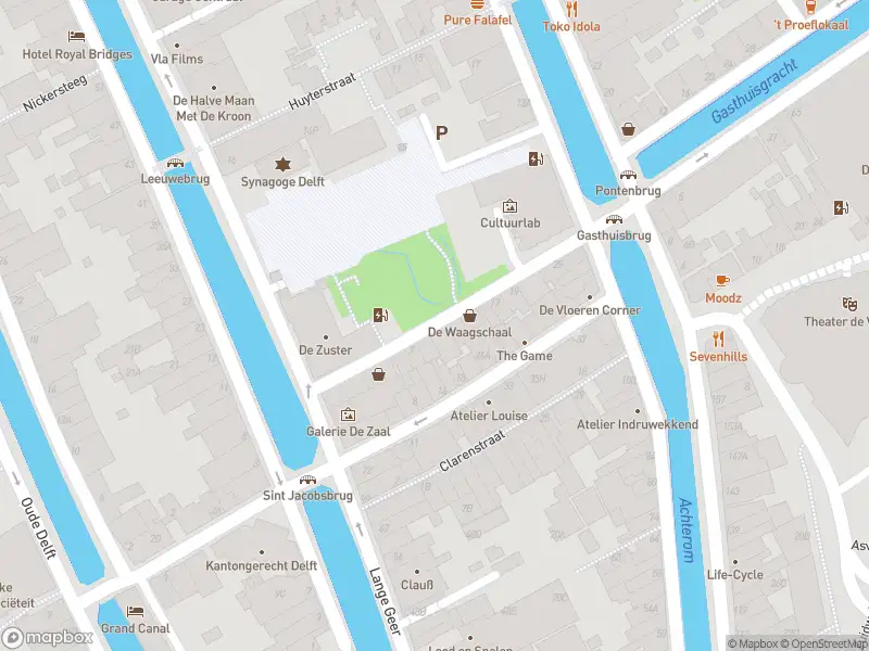 Ambulance met grote spoed naar de Gasthuissteeg in Delft