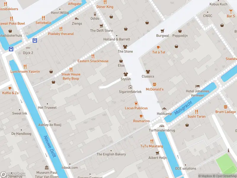 Brandweer met grote spoed naar de Koornmarkt in Delft vanwege afgaan automatisch brandalarm