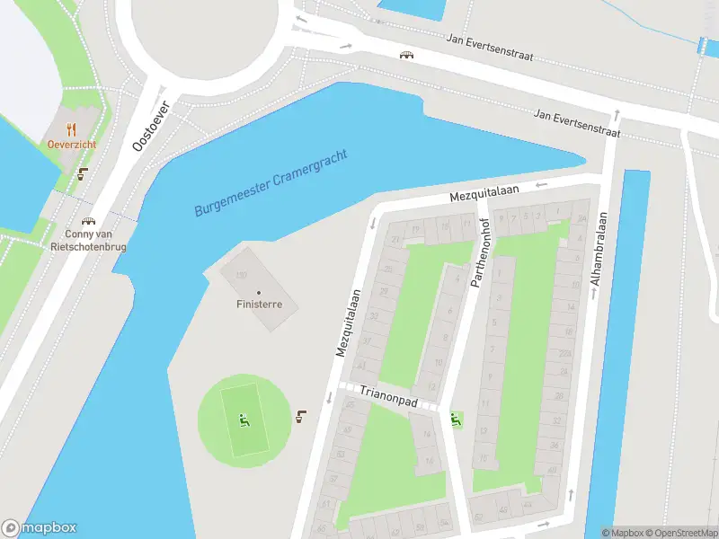 Ambulance met grote spoed naar de Mezquitalaan in Amsterdam