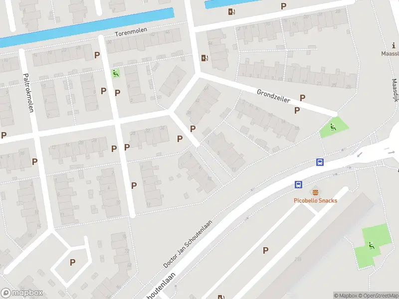 Ambulance met grote spoed naar de Wipmolen in Maassluis