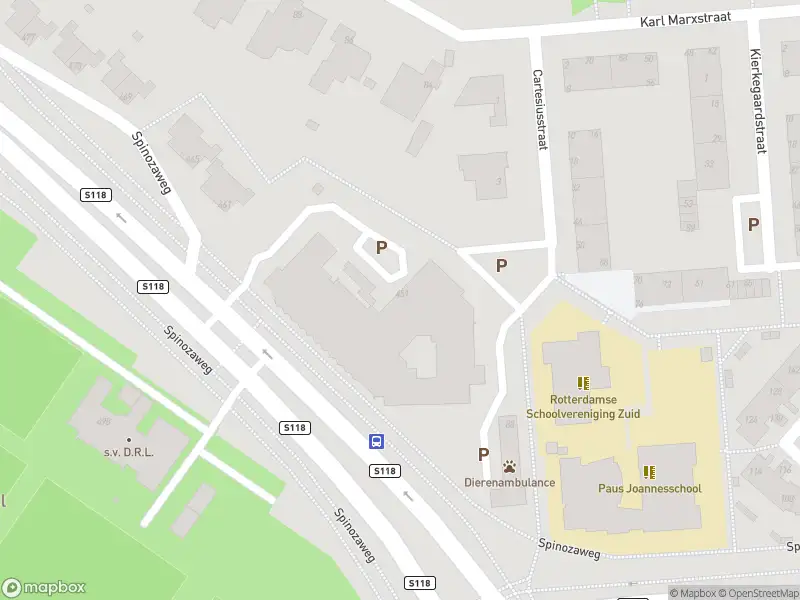 Ambulance met grote spoed naar de Spinozaweg in Rotterdam