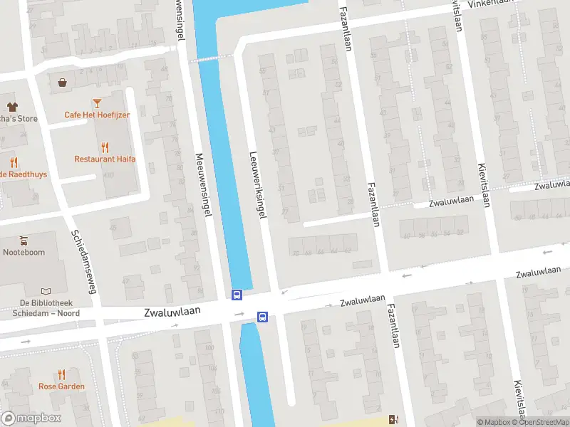 Ambulance met grote spoed naar de Leeuweriksingel in Schiedam