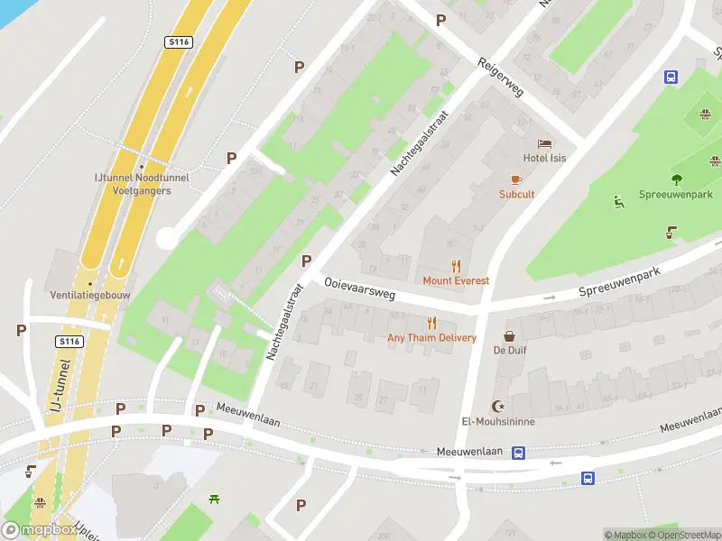 Ambulance met grote spoed naar de Ooievaarsweg in Amsterdam