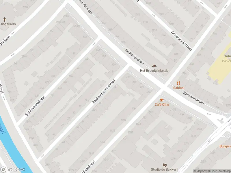 Ambulance met grote spoed naar de Zestienhovenstraat in Rotterdam