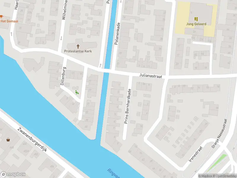 Ambulance met grote spoed naar de Prins Bernhardkade in Halfweg