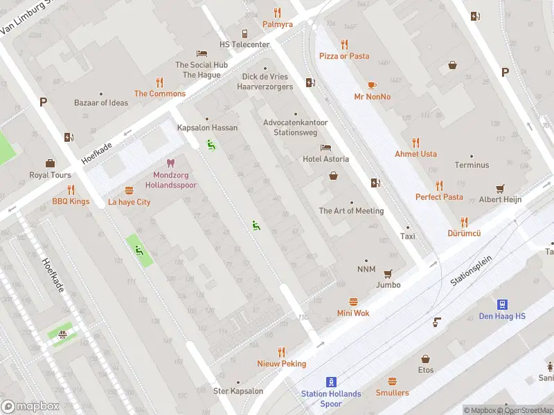 Ambulance met gepaste spoed naar de Stationsplein in 's-Gravenhage