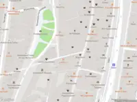 Ambulance met gepaste spoed naar de Begijnhof in Amsterdam