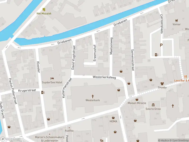 Ambulance met grote spoed naar de Westerkerksteeg in Enkhuizen