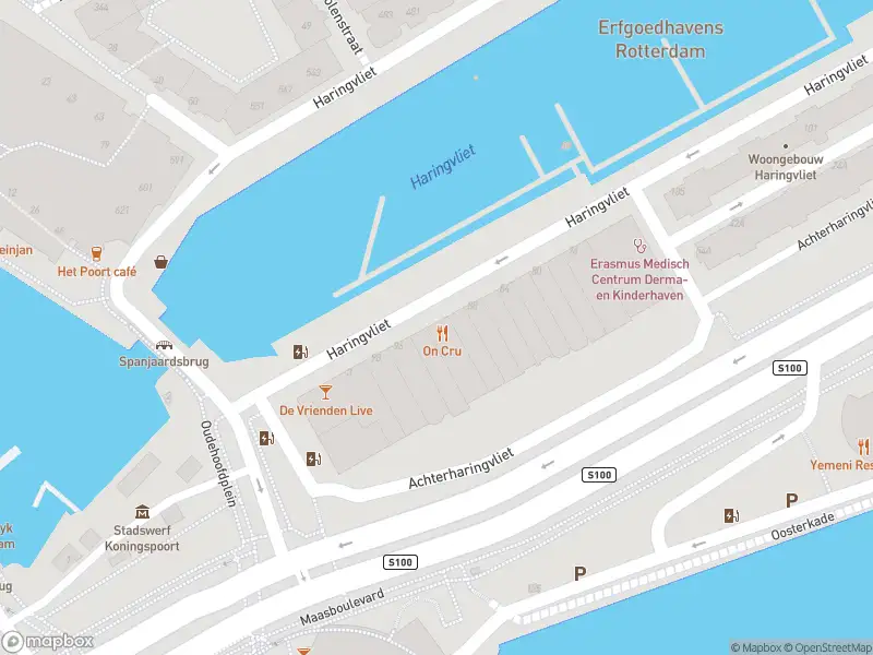 Ambulance met gepaste spoed naar de Haringvliet in Rotterdam