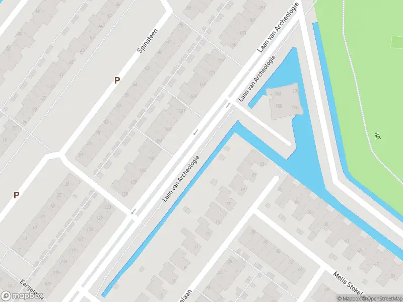 Ambulance met grote spoed naar de Laan van Archeologie in Heemskerk