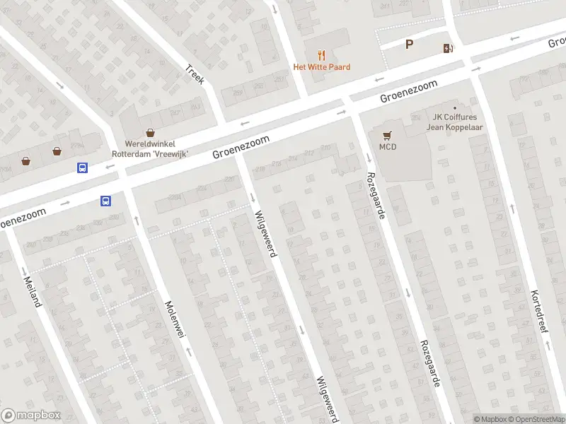 Ambulance met grote spoed naar de Wilgeweerd in Rotterdam