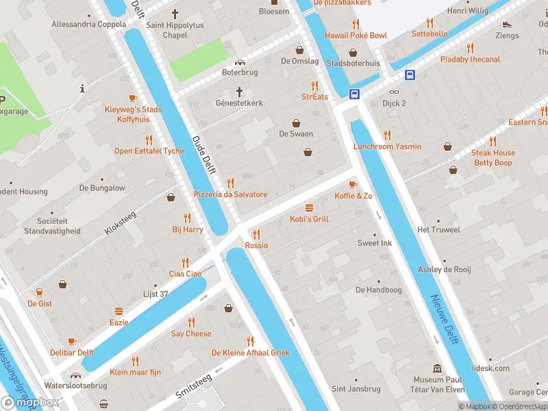 Ambulance met gepaste spoed naar de Peperstraat in Delft