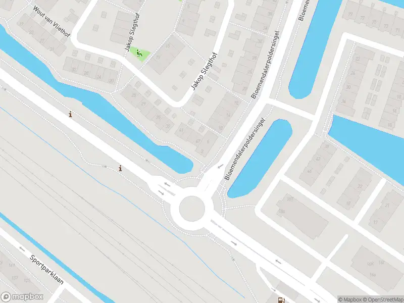 Politie met grote spoed naar de Bloemendalerpoldersingel in Weesp vanwege personen te water