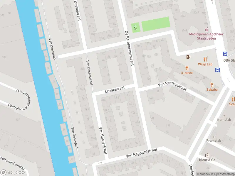 Ambulance met grote spoed naar de Luzacstraat in Amsterdam