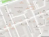 Ambulance met grote spoed naar de Witte de Withstraat in Rotterdam