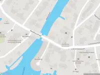 Ambulance met gepaste spoed naar de Raadhuisstraat in Maasdam