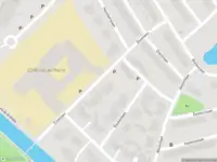 Brandweer en politie met grote spoed naar de Elzenlaan in Middelburg vanwege personen te water