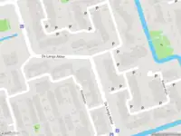 Ambulance met grote spoed naar de Langetuin in Zwaag