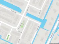 Ambulance met grote spoed naar de Brederode in Amstelveen