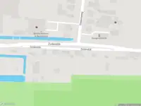 Ambulance met gepaste spoed naar de Sportcomplex Schenkeldijk in Dordrecht