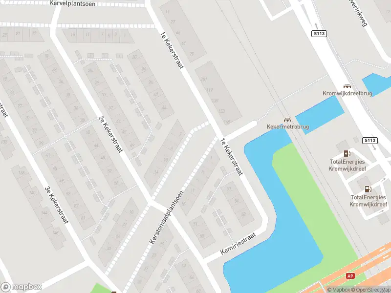 Ambulance met grote spoed naar de Kerstomaatplantsoen in Amsterdam